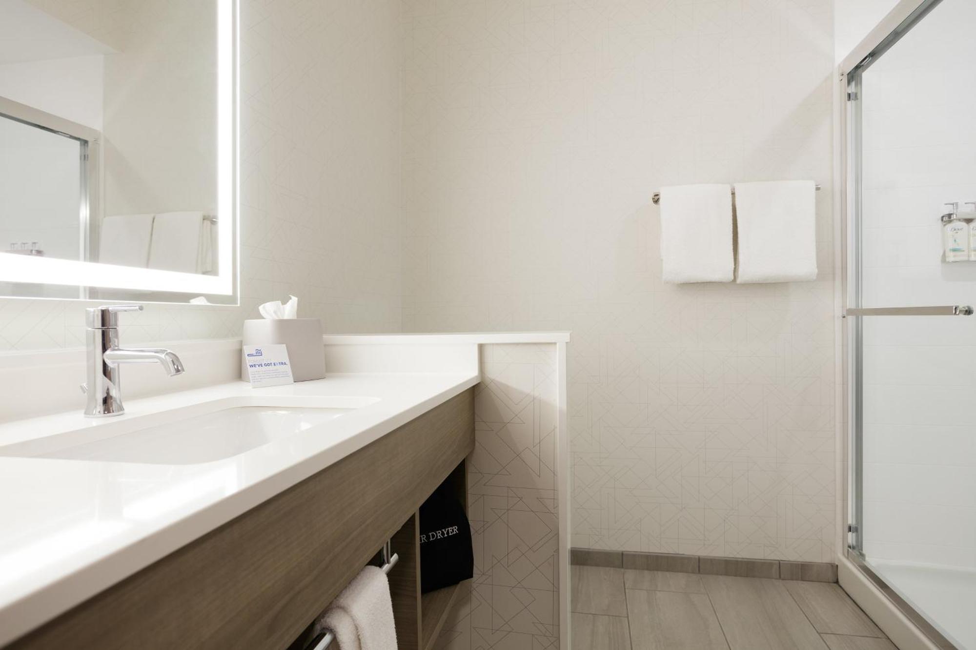 Holiday Inn Express & Suites Bryan - College Station By Ihg Екстериор снимка